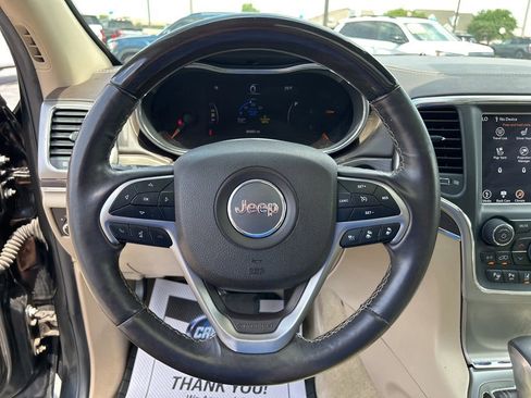 Used 2018 Jeep Grand Cherokee Overland AWD/4WD image 19