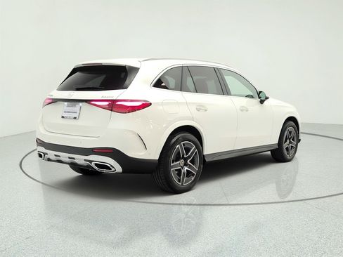 Used 2025 Mercedes-Benz GLC 350e 4MATIC image 5