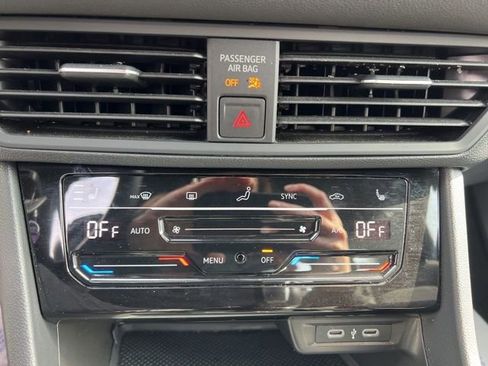 Used 2025 Volkswagen Jetta Sport image 19