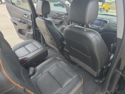 Used 2022 GMC Acadia AT4 w/ Technology Package image 11