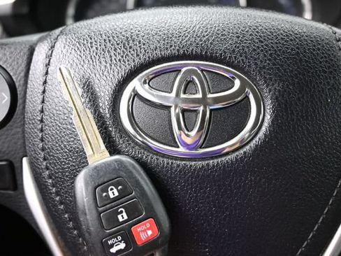 Used 2014 Toyota Corolla LE FWD image 34