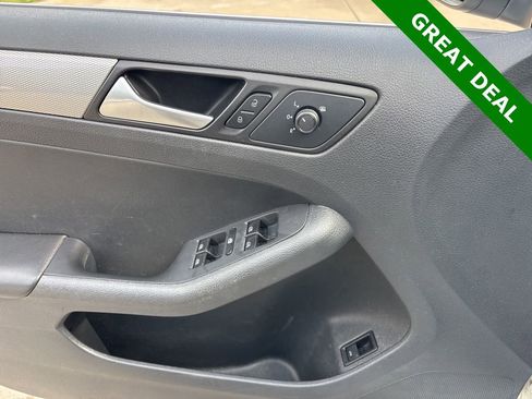 Used 2017 Volkswagen Jetta SE image 15