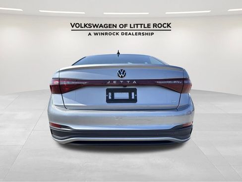 New 2025 Volkswagen Jetta SE image 4