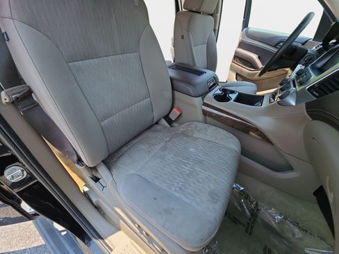 Used 2017 Chevrolet Suburban LS RWD image 10