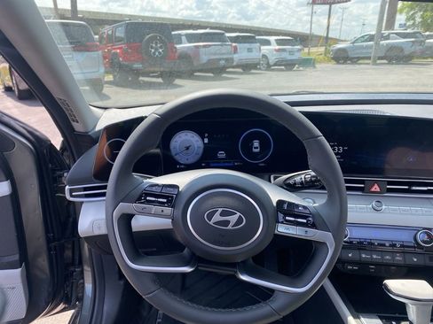 New 2025 Hyundai Elantra Limited FWD image 14