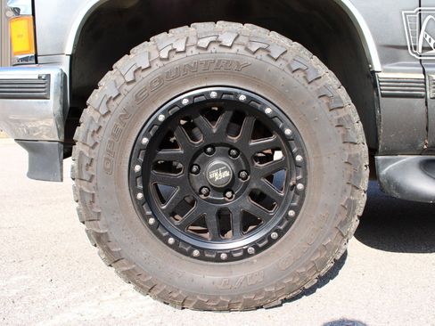 Used 1999 Chevrolet Tahoe Z71 w/ Preferred Equipment Group image 24