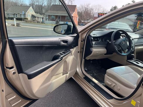 Used 2012 Toyota Camry LE image 10