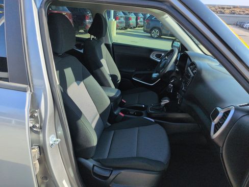 Certified 2023 Kia Soul LX w/ LX Technology Package image 18