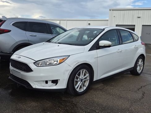 Used 2017 Ford Focus SE FWD image 4