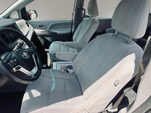 Used 2016 Toyota Sienna L FWD image 8