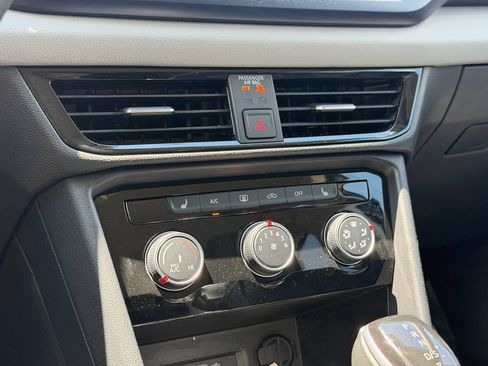 Certified 2023 Volkswagen Taos SE FWD image 17