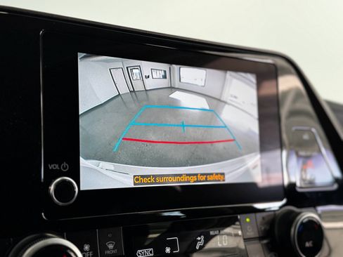 Used 2024 Toyota Highlander LE image 26