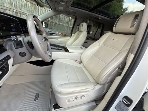 Used 2023 Cadillac Escalade Sport Platinum w/ LPO, Floor Liner Package AWD/4WD image 28