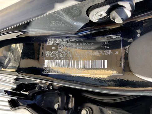 Used 2020 Lexus LX 570 4WD w/ Luxury Package image 34