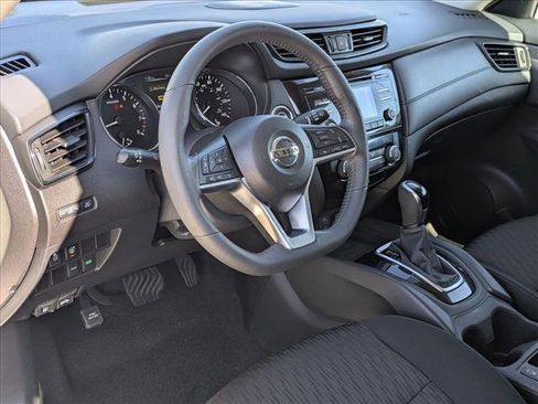 Used 2017 Nissan Rogue SV image 10