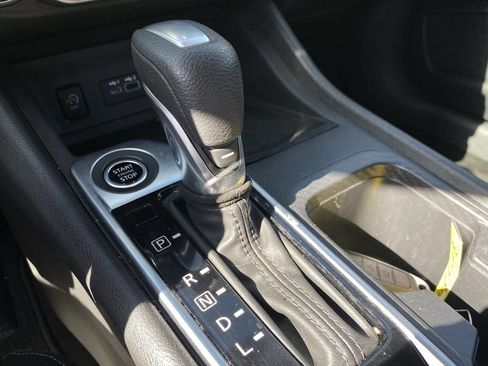 Certified 2025 Nissan Sentra SV FWD image 8