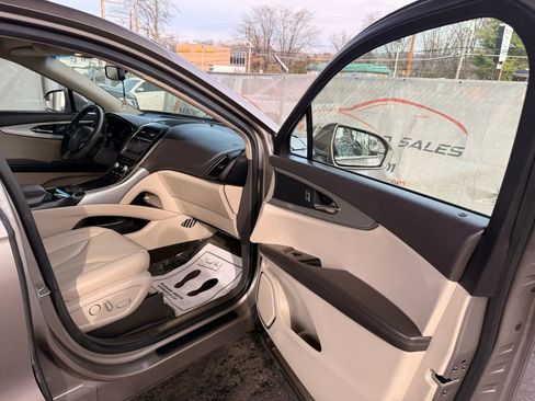 Used 2018 Lincoln MKX Premiere image 24