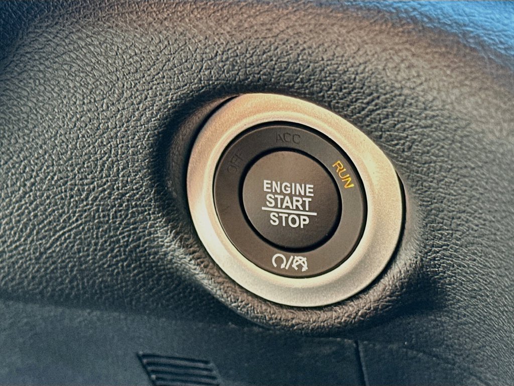New 2027 Chrysler Pacifica Select AWD/4WD image 18