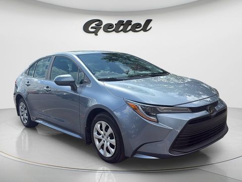 Used 2025 Toyota Corolla LE FWD image 3