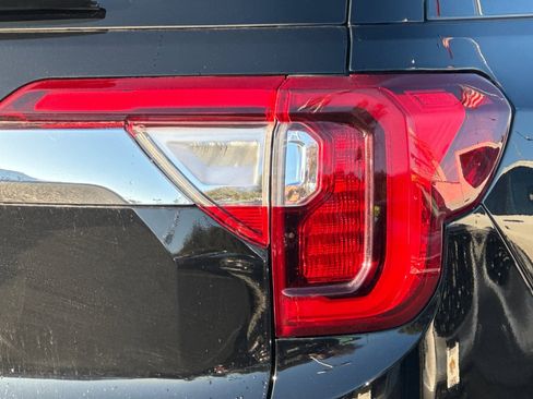 Used 2023 GMC Acadia Denali w/ Black Diamond Edition image 48