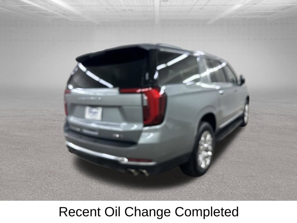 Used 2025 GMC Yukon XL Denali AWD/4WD image 12
