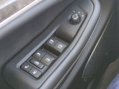 Used 2023 Jeep Grand Cherokee Limited w/ Luxury Tech Group II image 25