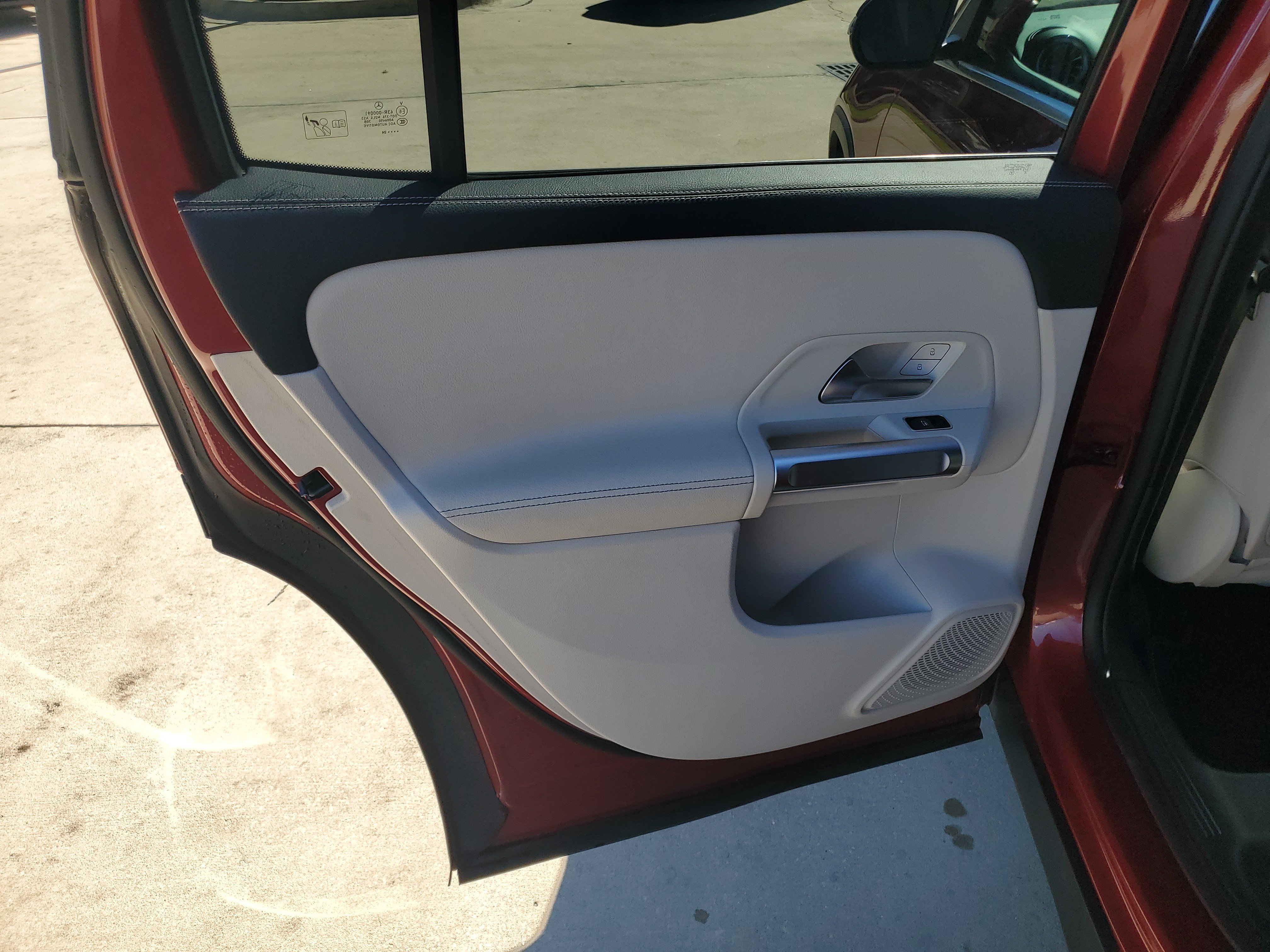 Used 2024 Mercedes-Benz GLB 250 image 28