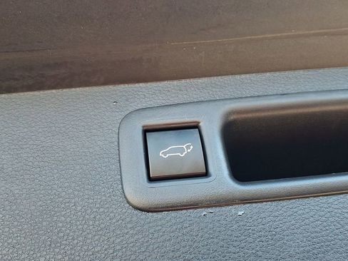 Used 2023 Toyota Highlander LE image 34