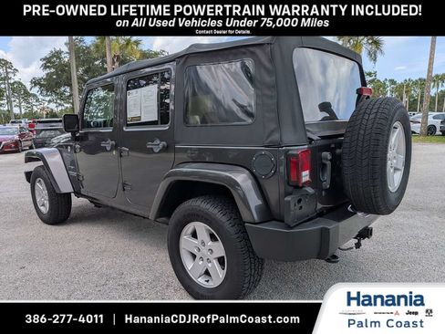 Used 2017 Jeep Wrangler Unlimited Sahara w/ Connectivity Group AWD/4WD image 5