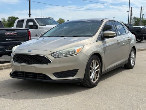 Used 2015 Ford Focus SE FWD image 25