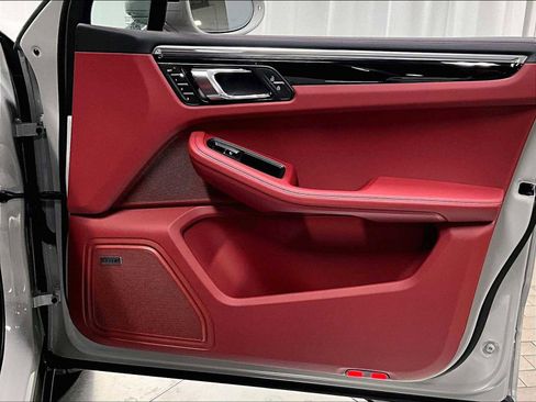 New 2026 Porsche Macan image 28