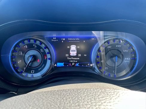 Used 2017 Chrysler 300 S AWD/4WD image 15