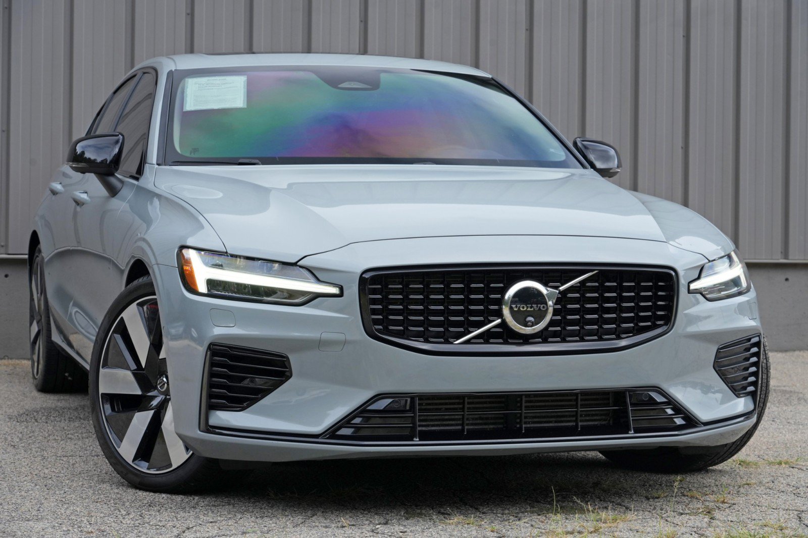 Used 2024 Volvo S60 T8 Plus w/ Climate Package AWD/4WD image 4