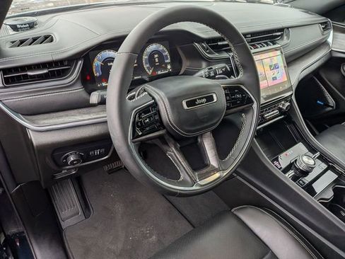 Used 2023 Jeep Grand Cherokee Overland w/ Luxury Tech Group IV image 9