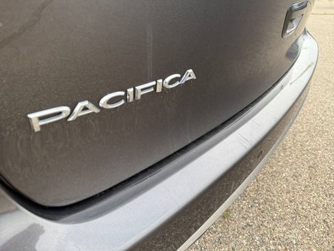 Used 2023 Chrysler Pacifica Touring-L FWD image 36