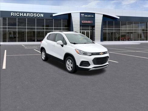 Used 2022 Chevrolet Trax LT w/ LT Convenience Package image 8