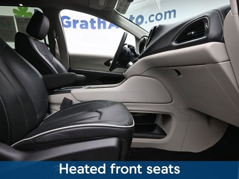 Used 2023 Chrysler Pacifica Limited FWD image 8
