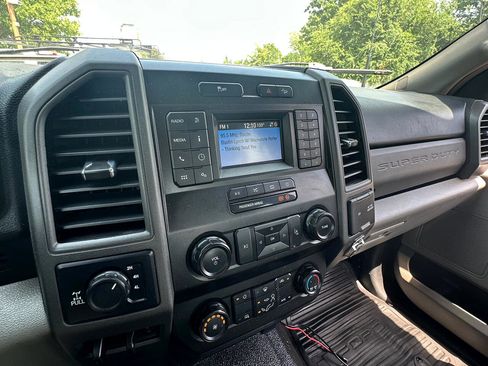 Used 2021 Ford F250 XL w/ Power Equipment Group image 31