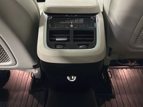 Used 2018 Volvo XC90 T6 Momentum w/ Momentum Plus Package image 29