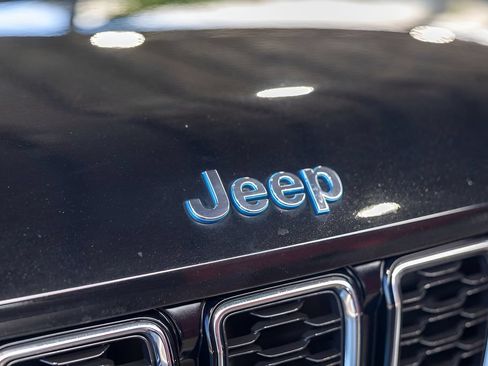 Used 2023 Jeep Grand Cherokee 4WD 4xe image 15