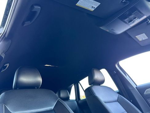 Used 2022 Volkswagen Atlas Cross Sport SE image 17