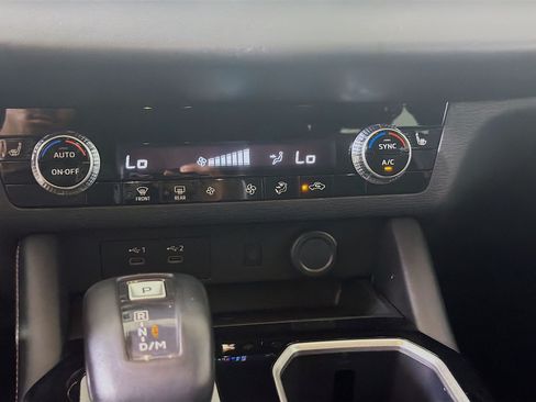 Used 2025 Mitsubishi Outlander SE FWD image 23