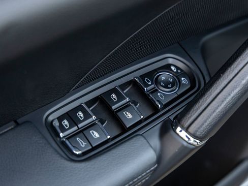 Used 2016 Porsche Cayenne image 23