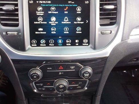 Used 2019 Chrysler 300 Touring w/ Chrome Appearance Package RWD image 10