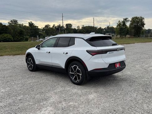 New 2026 Chevrolet Equinox EV LT image 3
