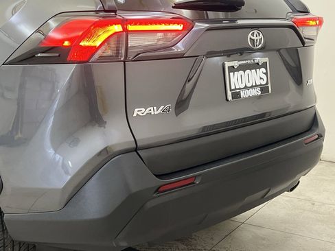 Used 2022 Toyota RAV4 XLE Premium image 27