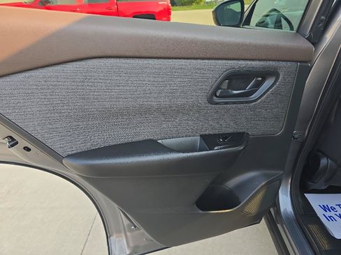 Used 2023 Nissan Rogue S AWD/4WD image 18