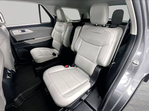 Certified 2025 Ford Explorer Active w/ Active Comfort Package AWD/4WD image 26