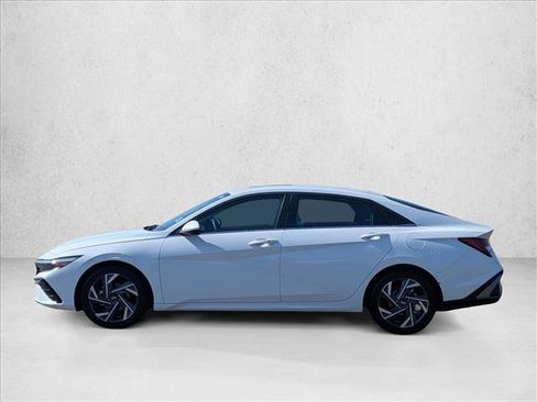 Used 2025 Hyundai Elantra SEL image 8
