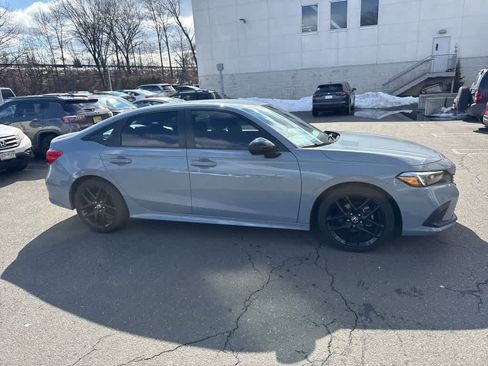 Used 2023 Honda Civic Sport image 9